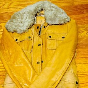 Banana republic beige leather jacket - size Small